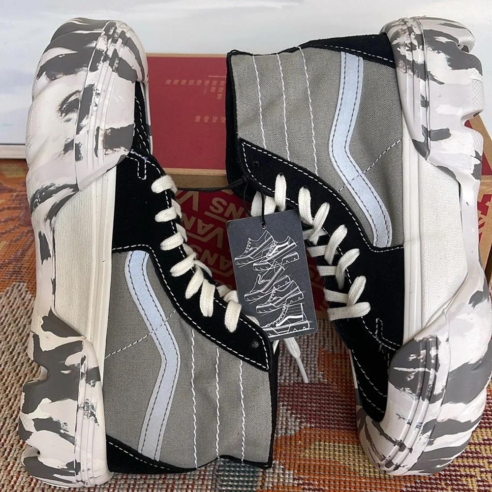 Vans WMNS Sk8-Hi Tapered
Moon Rocks Black/Reflective 
VN0A7Q5TBRF
Sneakers - Picture 8 of 16